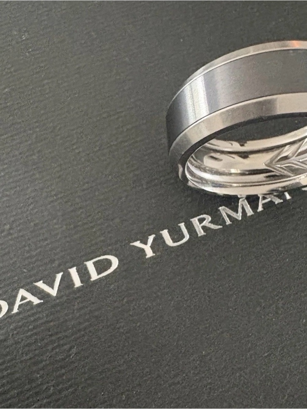 Authentic David Yurman Men’s Black and Grey Titanium Ring Size 10 with Pouch - Picture 4 of 6